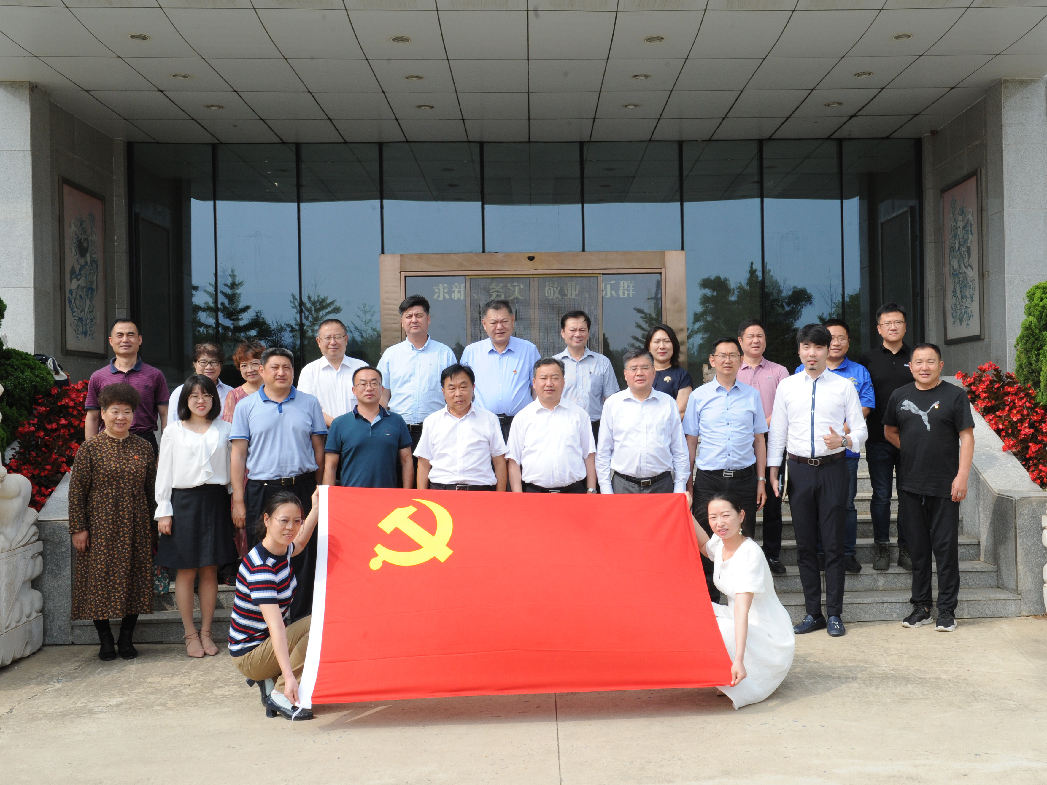 慶祝中國共產(chǎn)黨成立100周年,市、區(qū)工商聯(lián)走進韓偉集團開展“講連商故事，憶紅色百年”活動
