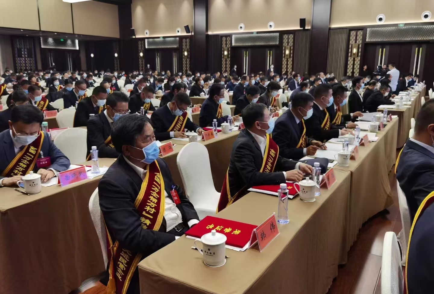 2020年12月,韓偉集團(tuán)榮獲全國“萬企幫萬村”精準(zhǔn)扶貧行動先進(jìn)民營企業(yè)稱號.jpg 2020年12月,韓偉集團(tuán)榮獲全國“萬企幫萬村”精準(zhǔn)扶貧行動先進(jìn)民營企業(yè)稱號.jpg