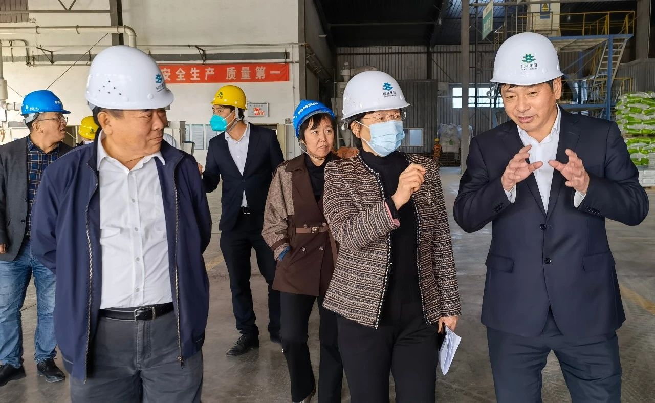 大連市農(nóng)業(yè)農(nóng)村局局長邢芳一行到韓偉集團(tuán)考察調(diào)研