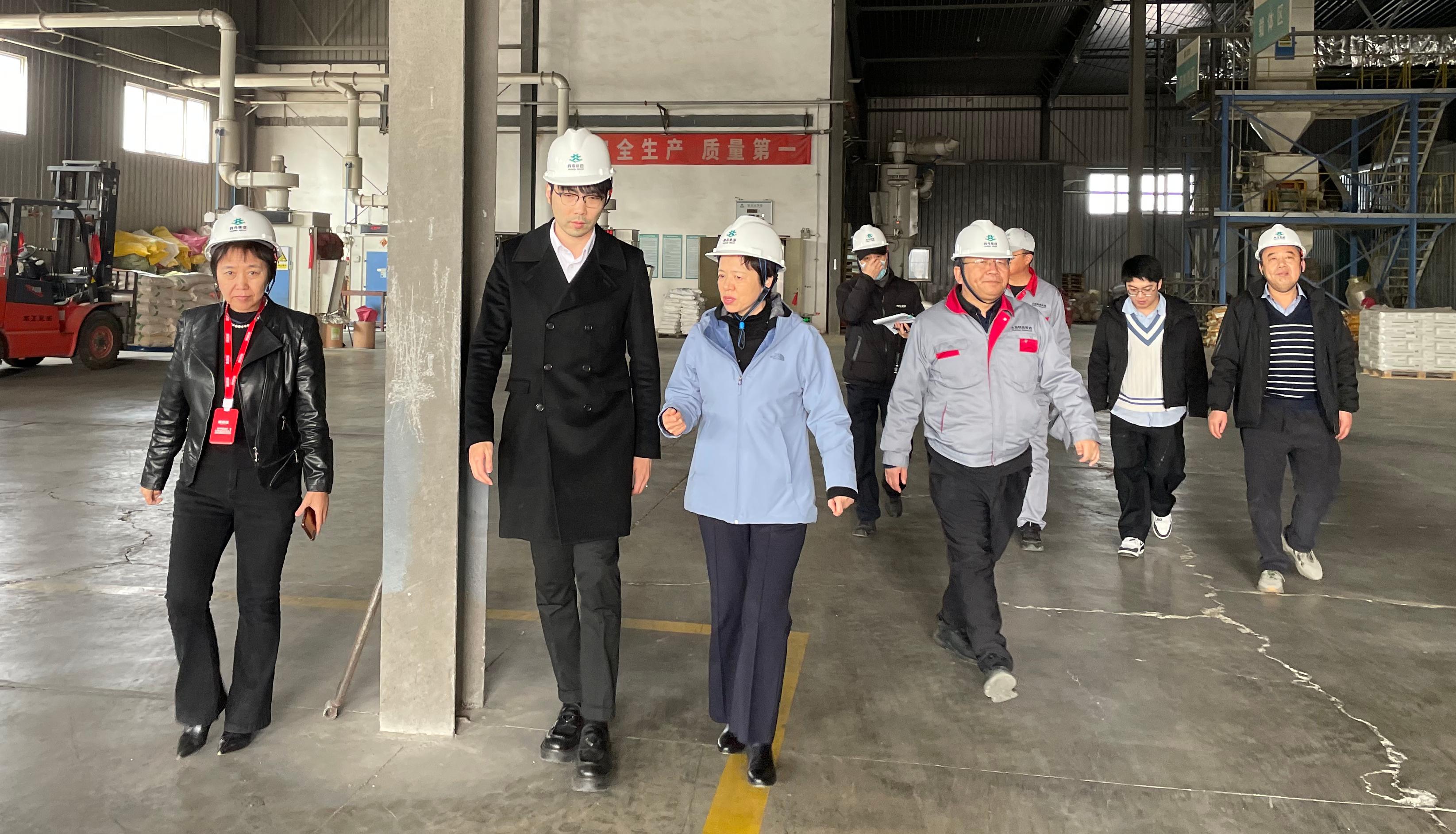 大連市農(nóng)業(yè)農(nóng)村局局長(zhǎng)邢芳一行到韓偉集團(tuán)進(jìn)行安全生產(chǎn)檢查